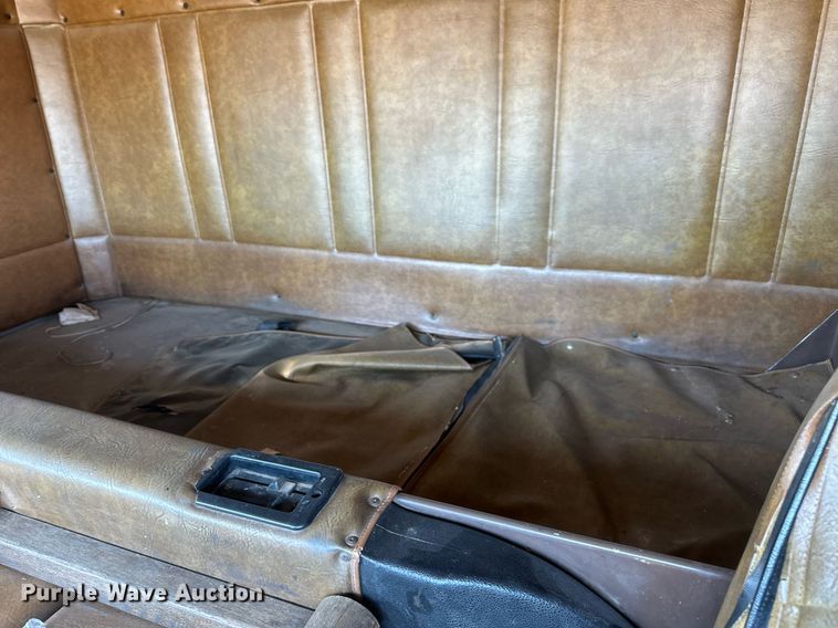 image for item DT7138 1986 Freightliner FLT semi truck