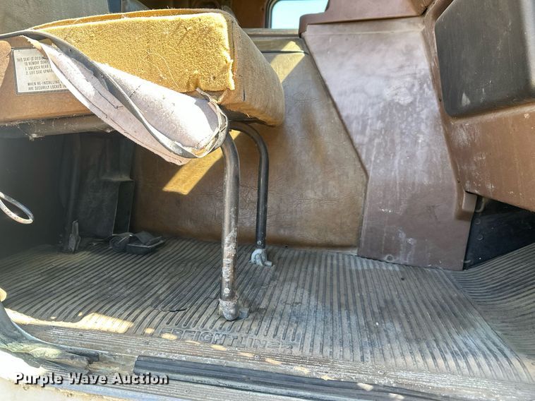 image for item DT7138 1986 Freightliner FLT semi truck