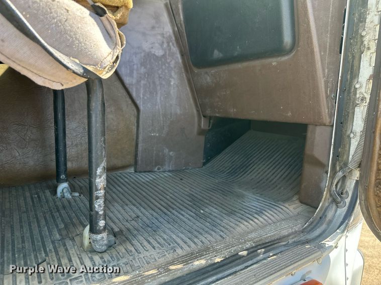 image for item DT7138 1986 Freightliner FLT semi truck