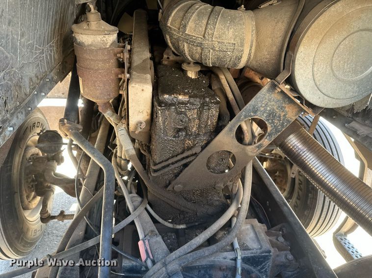 image for item DT7138 1986 Freightliner FLT semi truck