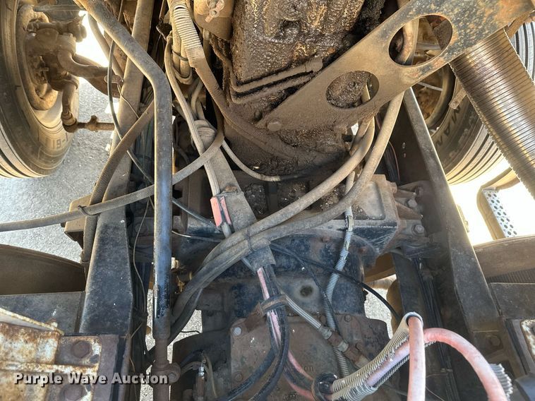 image for item DT7138 1986 Freightliner FLT semi truck