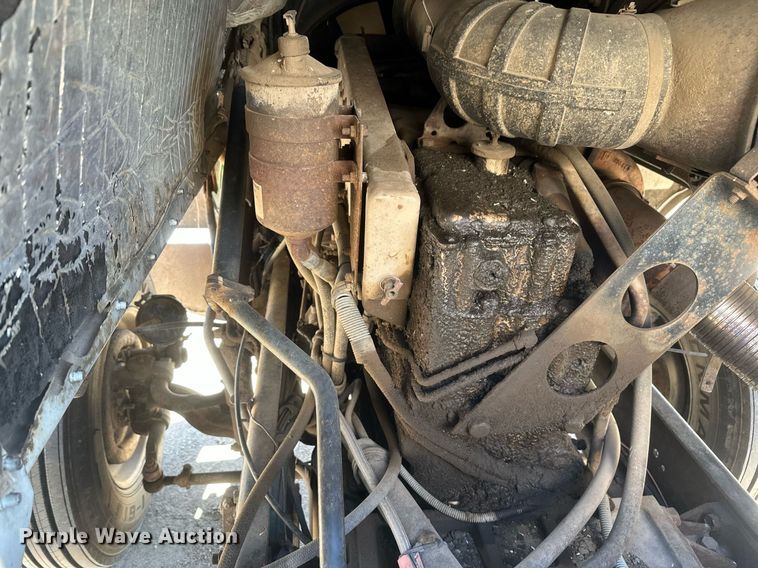 image for item DT7138 1986 Freightliner FLT semi truck