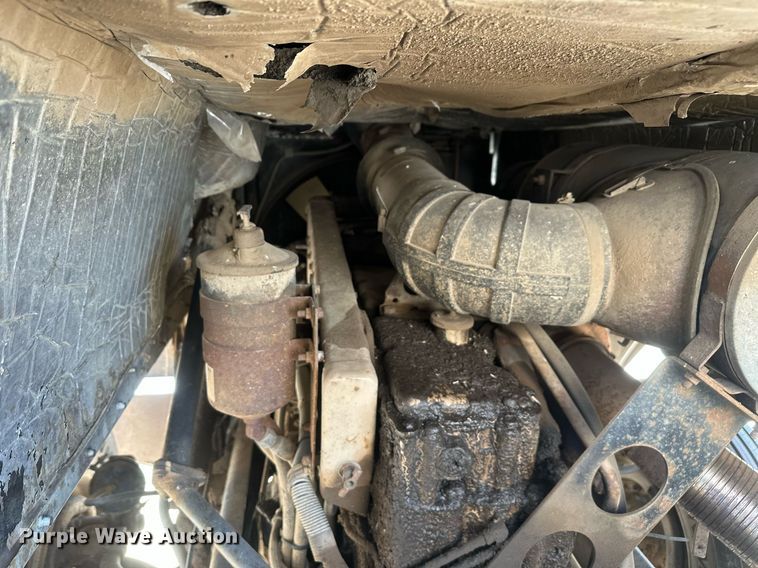 image for item DT7138 1986 Freightliner FLT semi truck