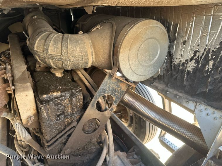 image for item DT7138 1986 Freightliner FLT semi truck