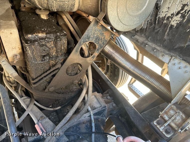 image for item DT7138 1986 Freightliner FLT semi truck