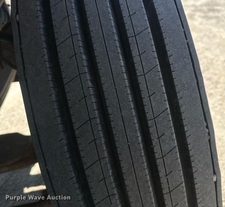 image for item DT7138 1986 Freightliner FLT semi truck