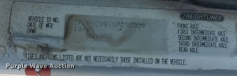 image for item DT7138 1986 Freightliner FLT semi truck