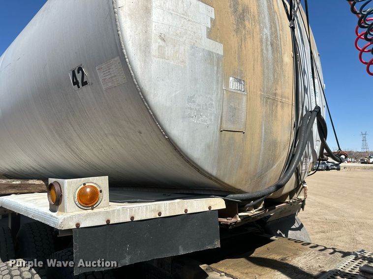 image for item DT7139 1975 Trailmobile F14S4CCH-4 tank trailer
