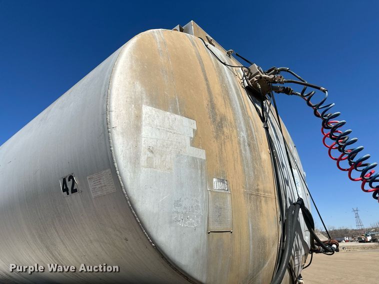 image for item DT7139 1975 Trailmobile F14S4CCH-4 tank trailer