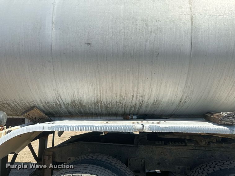 image for item DT7139 1975 Trailmobile F14S4CCH-4 tank trailer