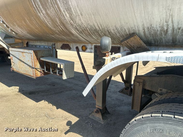 image for item DT7139 1975 Trailmobile F14S4CCH-4 tank trailer