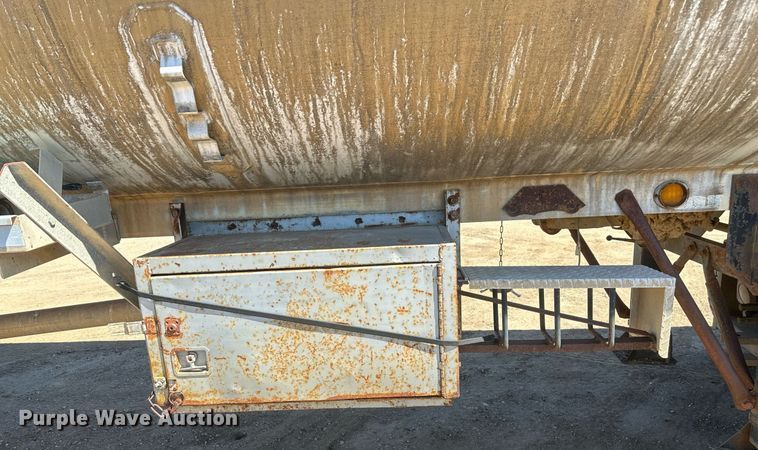 image for item DT7139 1975 Trailmobile F14S4CCH-4 tank trailer