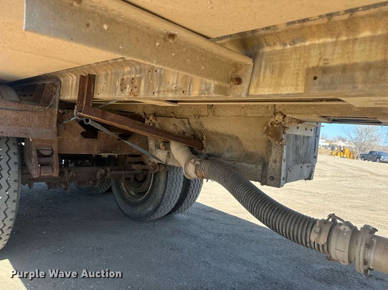 image for item DT7139 1975 Trailmobile F14S4CCH-4 tank trailer