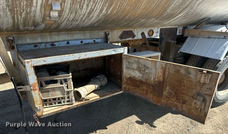 image for item DT7139 1975 Trailmobile F14S4CCH-4 tank trailer