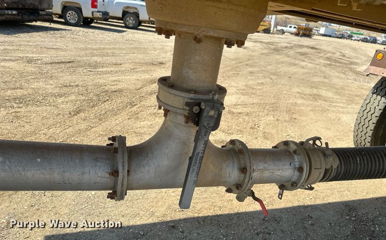 image for item DT7139 1975 Trailmobile F14S4CCH-4 tank trailer