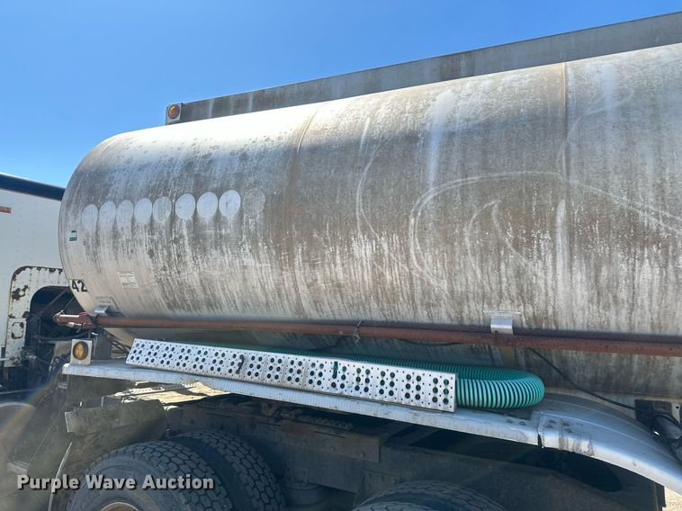 image for item DT7139 1975 Trailmobile F14S4CCH-4 tank trailer