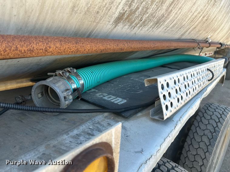 image for item DT7139 1975 Trailmobile F14S4CCH-4 tank trailer