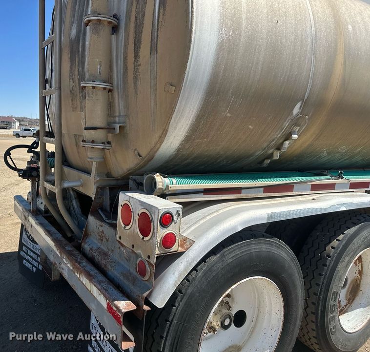 image for item DT7139 1975 Trailmobile F14S4CCH-4 tank trailer