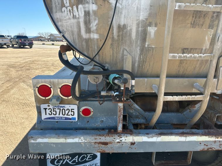 image for item DT7139 1975 Trailmobile F14S4CCH-4 tank trailer