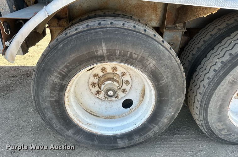 image for item DT7139 1975 Trailmobile F14S4CCH-4 tank trailer