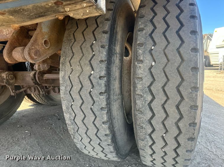 image for item DT7139 1975 Trailmobile F14S4CCH-4 tank trailer