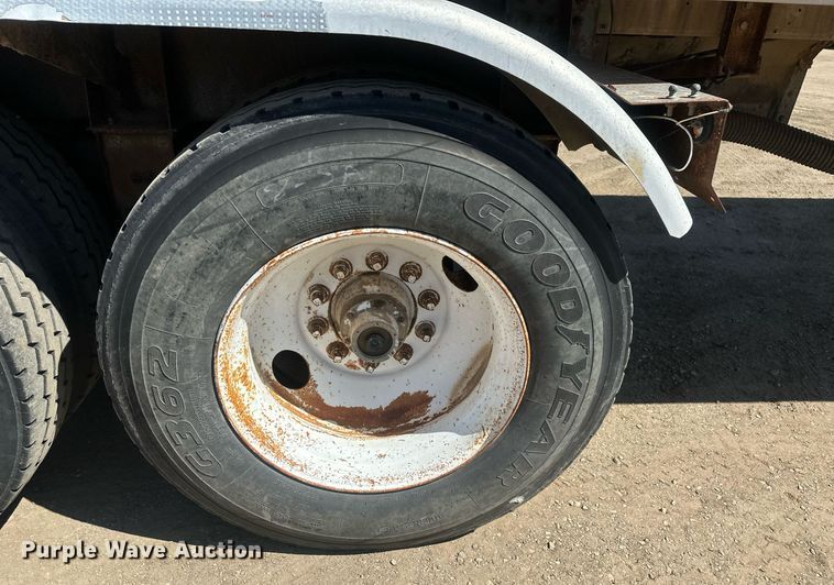 image for item DT7139 1975 Trailmobile F14S4CCH-4 tank trailer