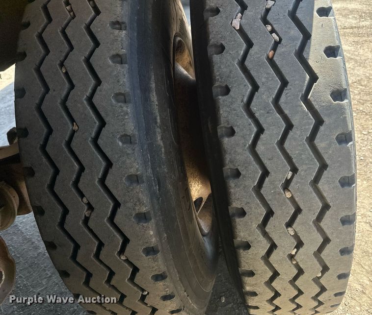 image for item DT7139 1975 Trailmobile F14S4CCH-4 tank trailer