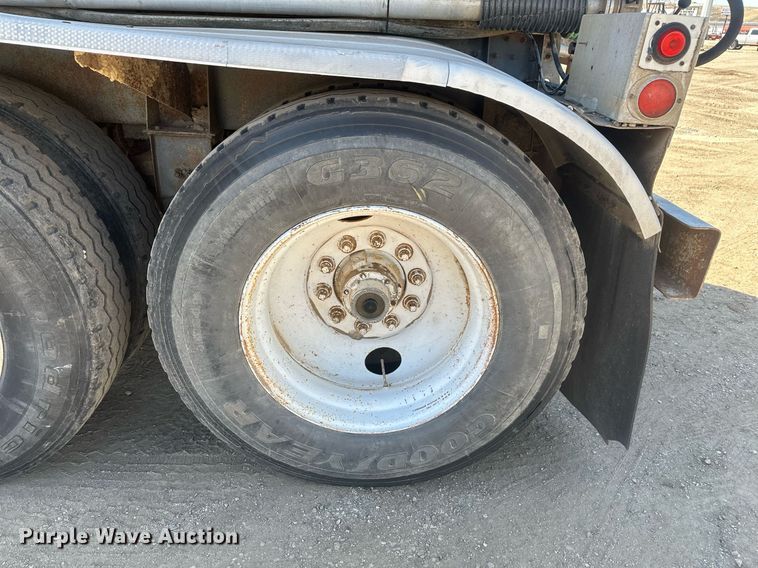 image for item DT7139 1975 Trailmobile F14S4CCH-4 tank trailer