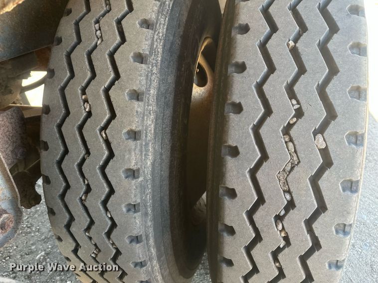 image for item DT7139 1975 Trailmobile F14S4CCH-4 tank trailer