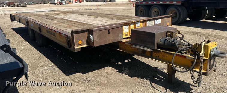 image for item DT7142 1996 Dakota D20T28 flatbed trailer