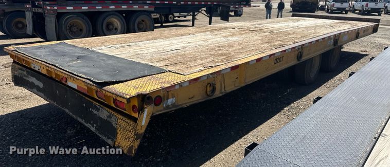 image for item DT7142 1996 Dakota D20T28 flatbed trailer