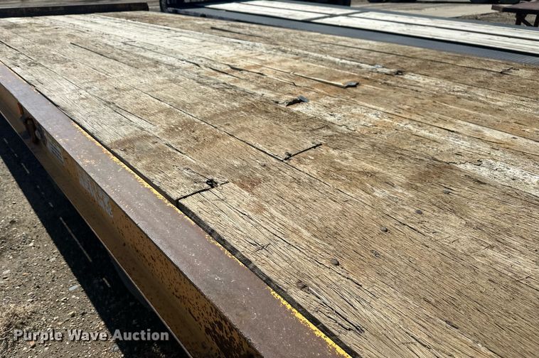 image for item DT7142 1996 Dakota D20T28 flatbed trailer