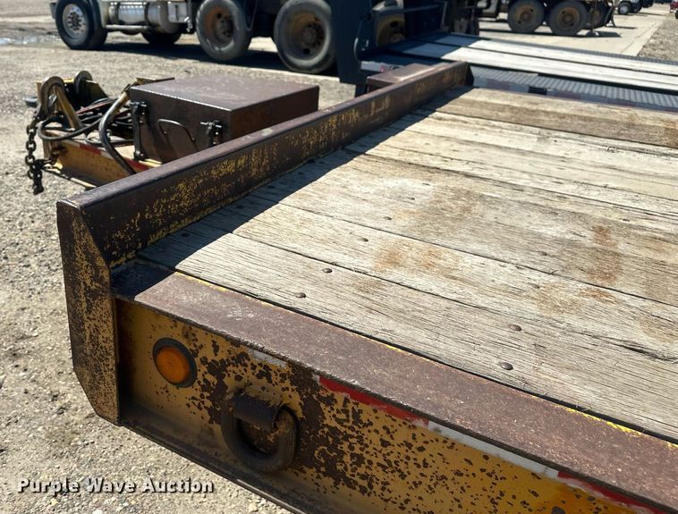 image for item DT7142 1996 Dakota D20T28 flatbed trailer