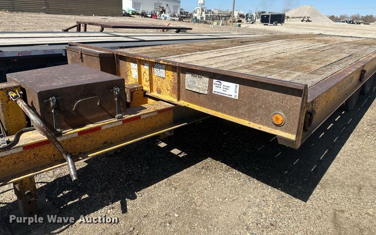 image for item DT7142 1996 Dakota D20T28 flatbed trailer
