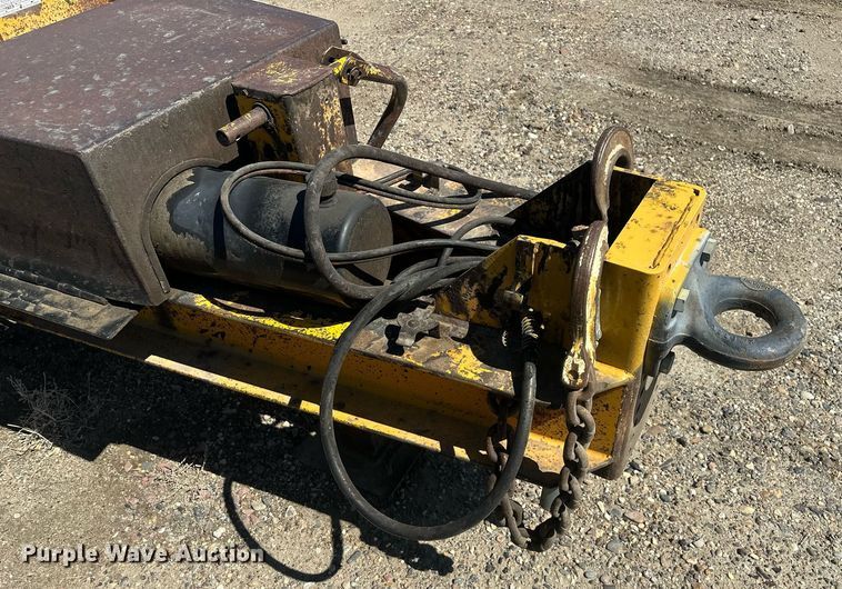 image for item DT7142 1996 Dakota D20T28 flatbed trailer