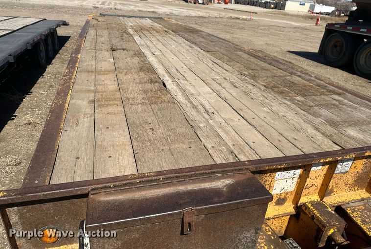 image for item DT7142 1996 Dakota D20T28 flatbed trailer