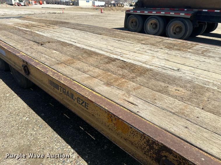 image for item DT7142 1996 Dakota D20T28 flatbed trailer