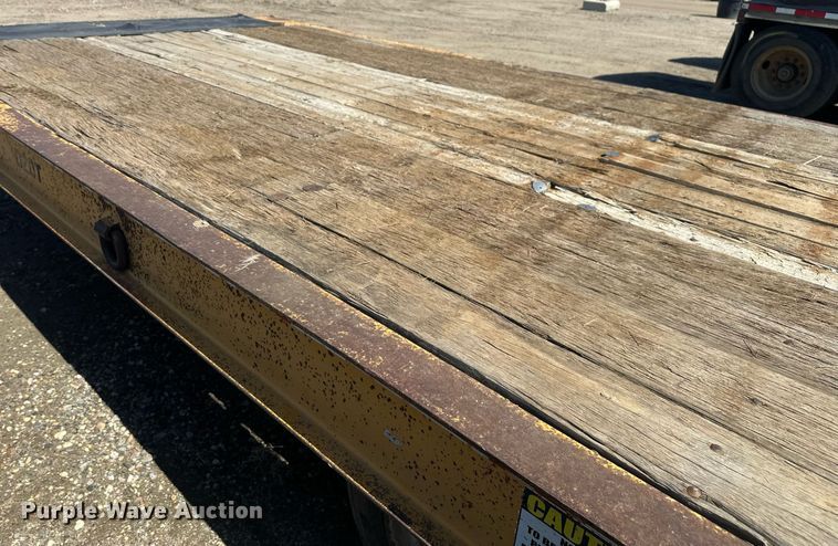 image for item DT7142 1996 Dakota D20T28 flatbed trailer