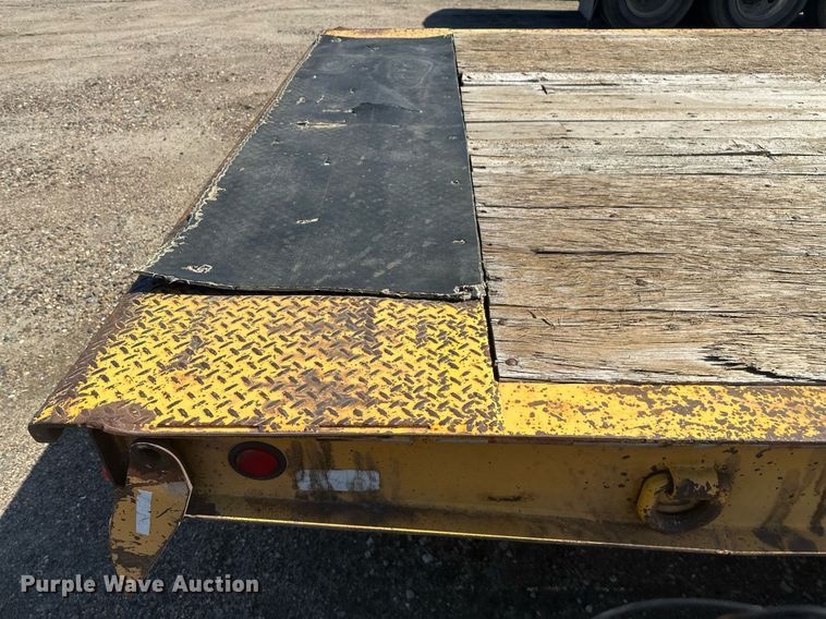 image for item DT7142 1996 Dakota D20T28 flatbed trailer