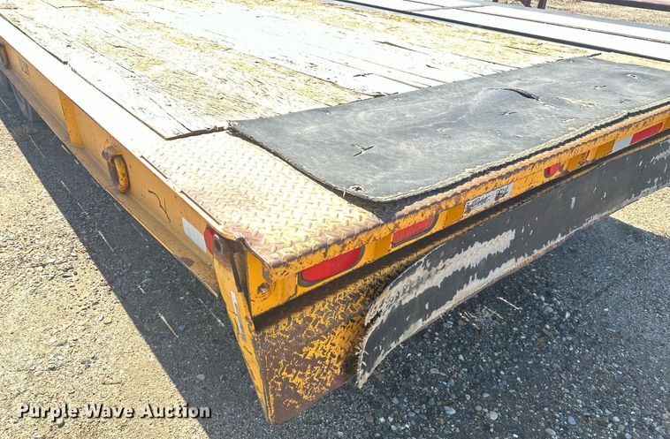 image for item DT7142 1996 Dakota D20T28 flatbed trailer