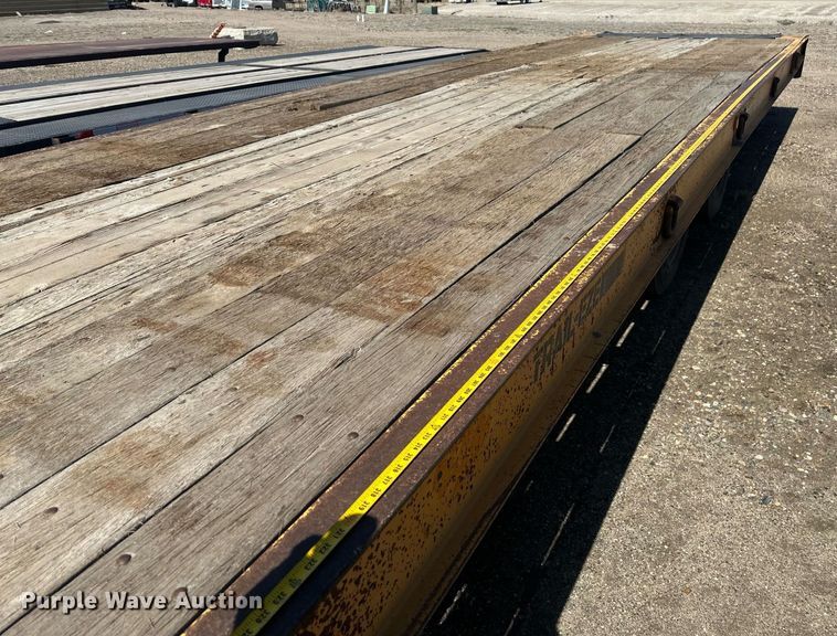 image for item DT7142 1996 Dakota D20T28 flatbed trailer