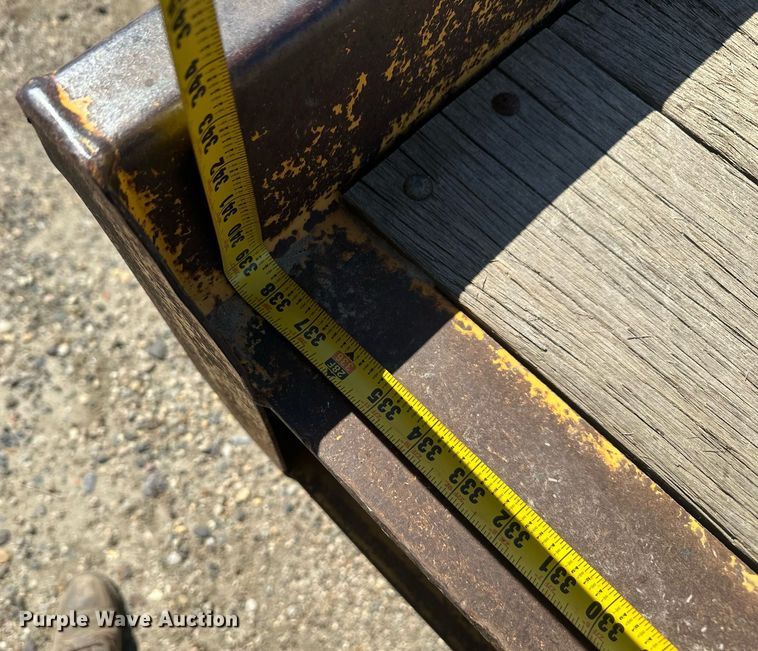 image for item DT7142 1996 Dakota D20T28 flatbed trailer