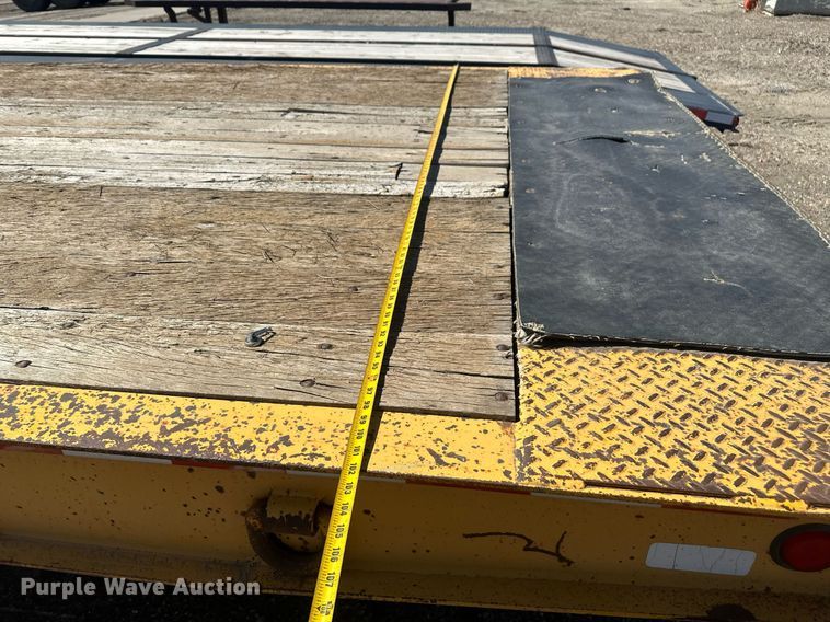 image for item DT7142 1996 Dakota D20T28 flatbed trailer