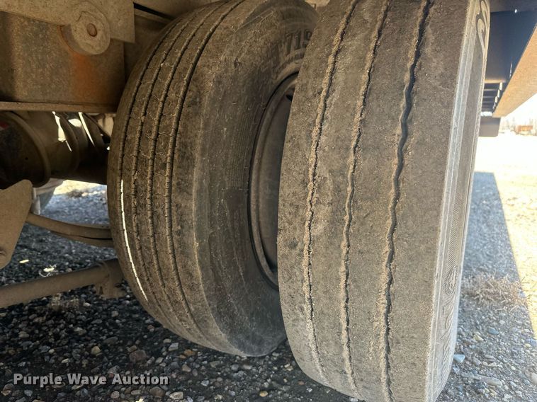 image for item DT7142 1996 Dakota D20T28 flatbed trailer