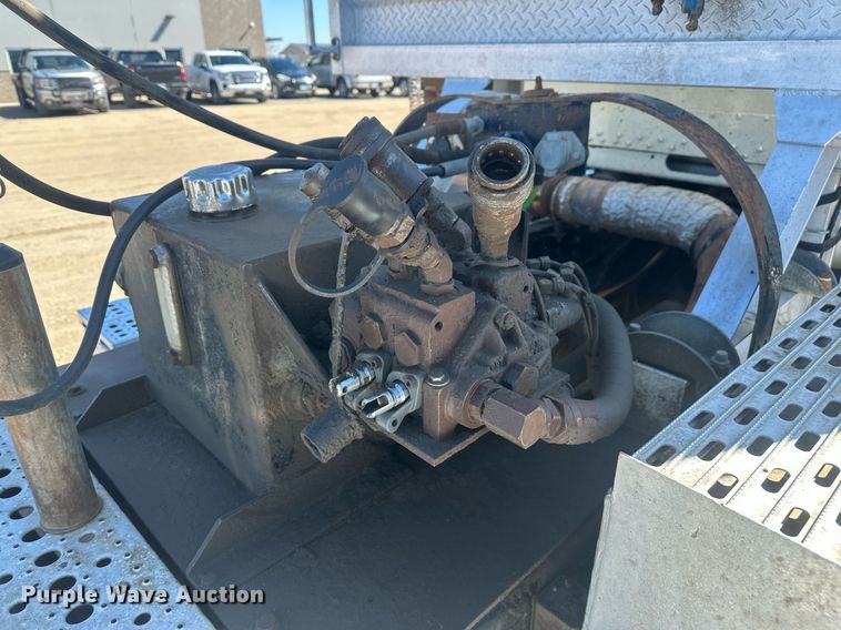 image for item DT7145 2009 Freightliner semi truck