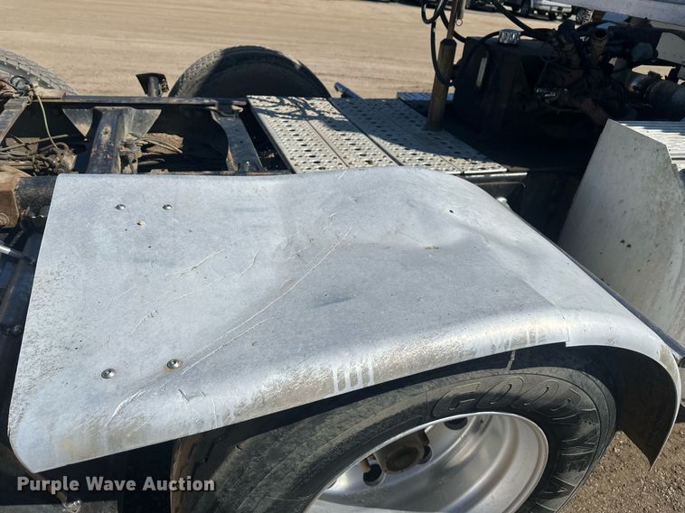 image for item DT7145 2009 Freightliner semi truck