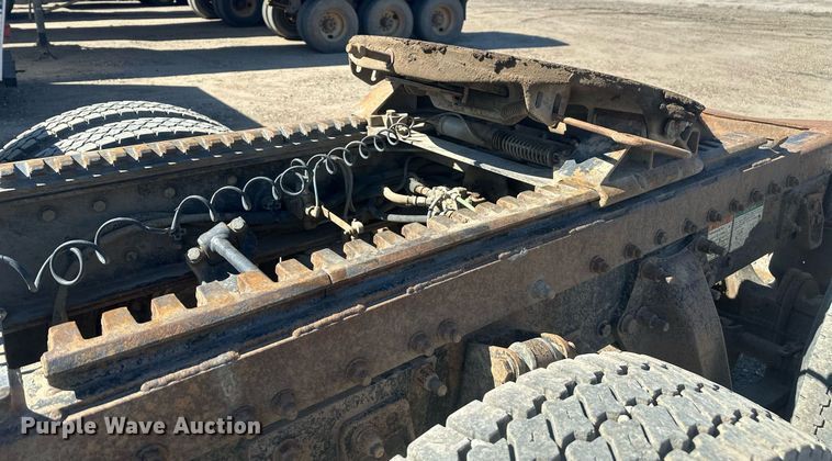 image for item DT7145 2009 Freightliner semi truck