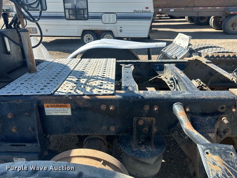 image for item DT7145 2009 Freightliner semi truck