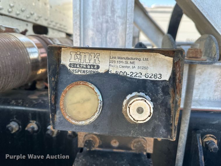 image for item DT7145 2009 Freightliner semi truck