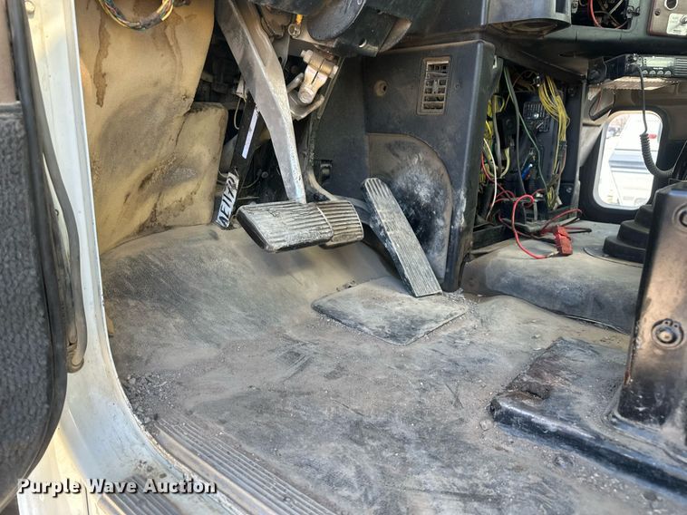 image for item DT7145 2009 Freightliner semi truck